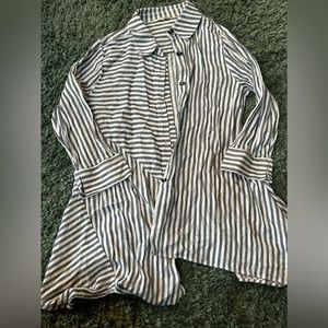 Soft surroundings L button down